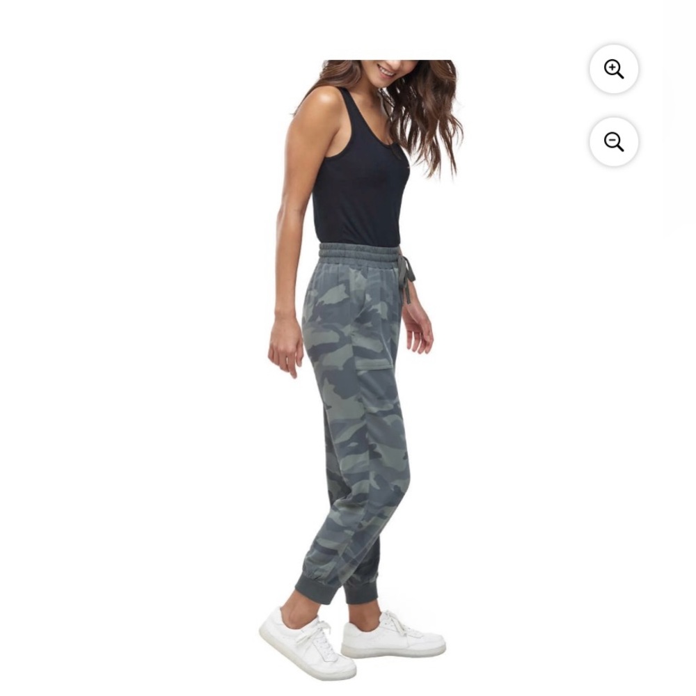 Splendid Camouflage Joggers Size Medium